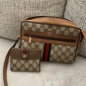 Vintage Gucci classic shoulder handbag with matching wallet